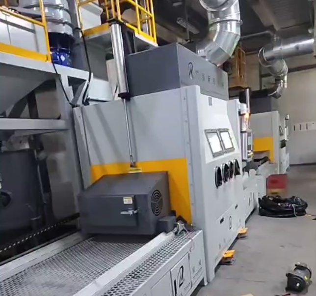 六安抛丸机 vs 喷砂机：工业清理该怎么选？